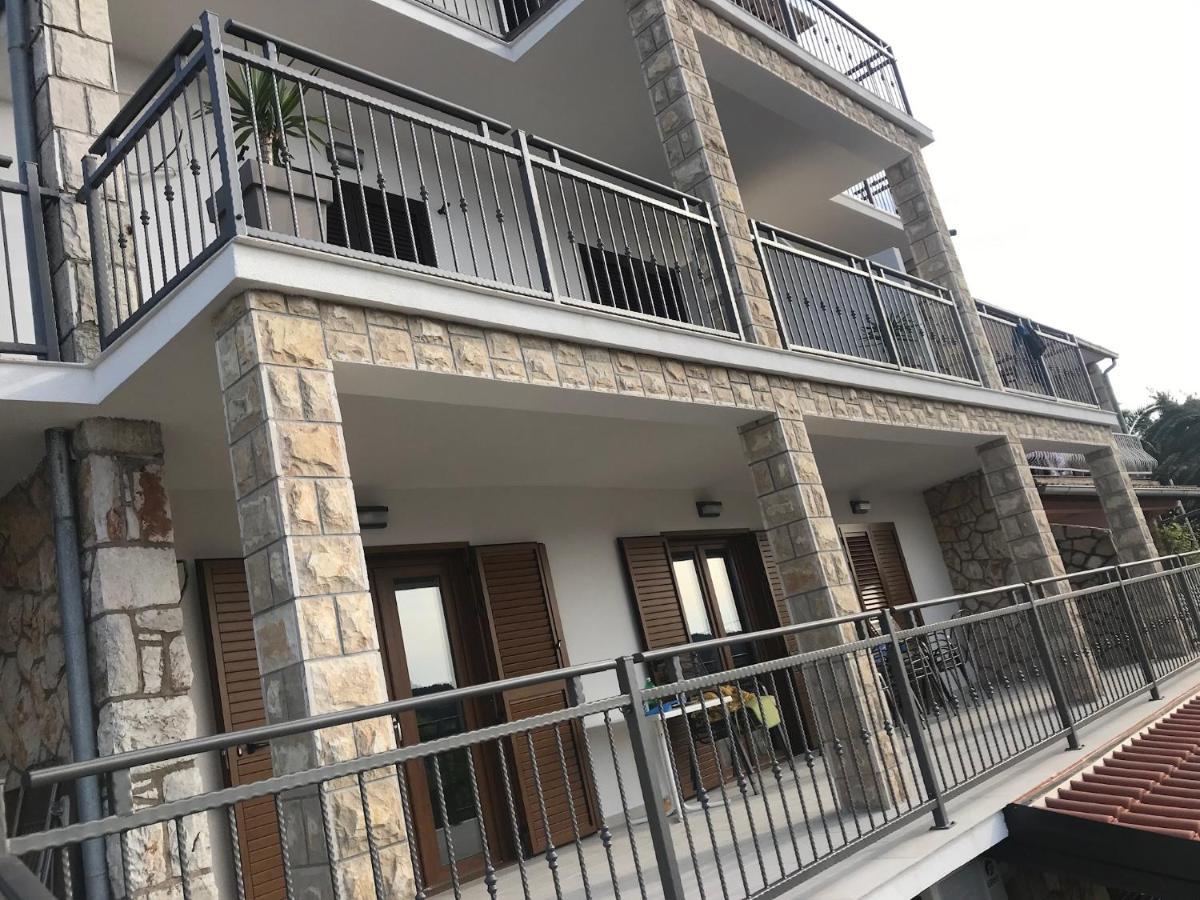 Apartments Vinka Jelsa  Eksteriør bilde
