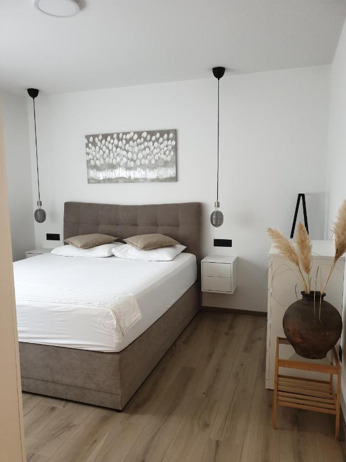 Apartments Vinka Jelsa  Eksteriør bilde